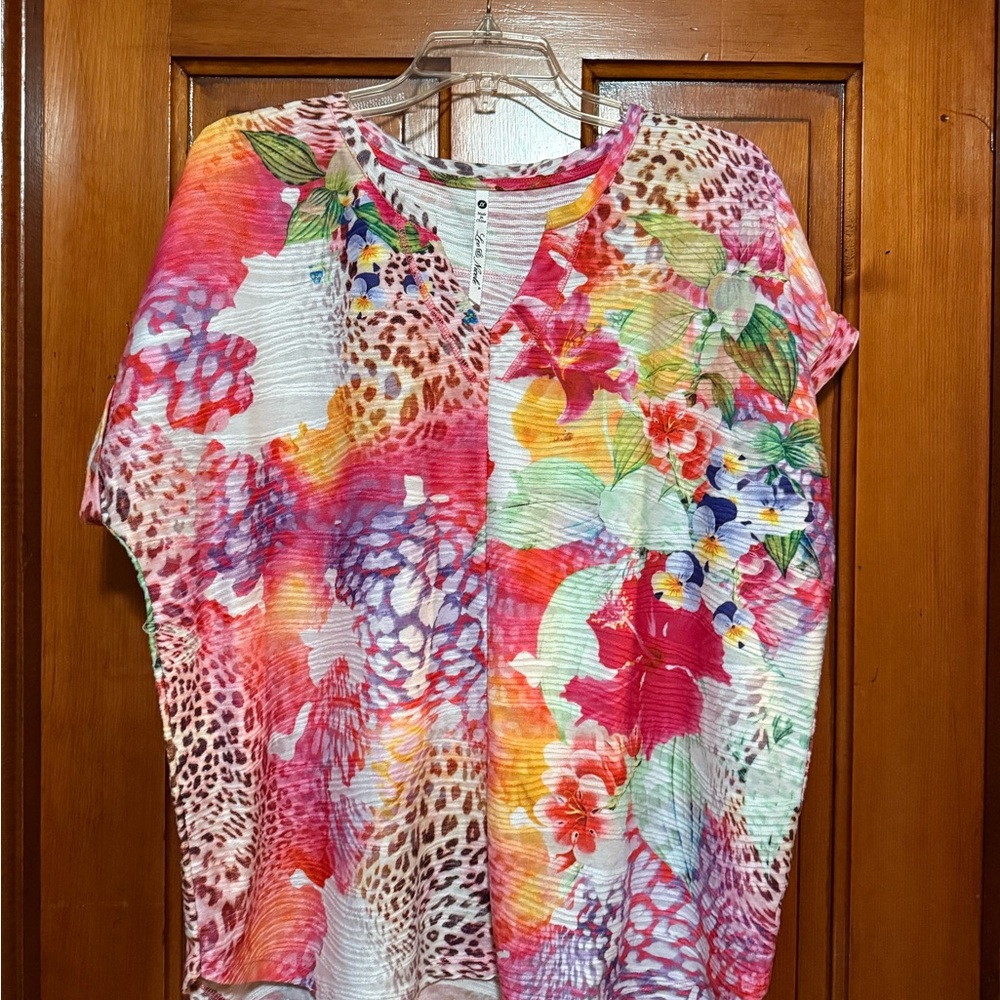 Leo & Nicole Pink and Purple Graphic Floral Short Sleeve Blouse